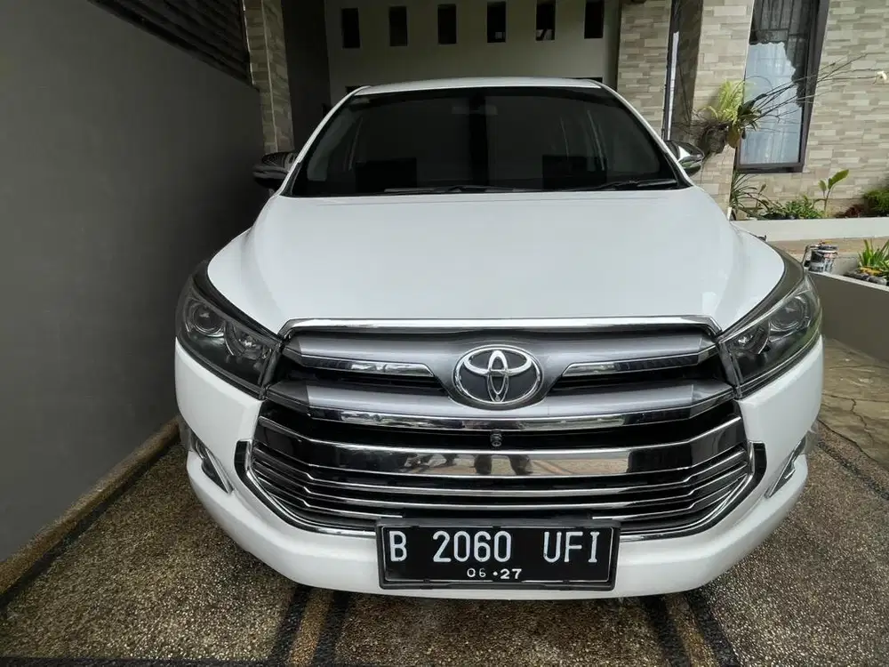 Innova Reborn V Diesel Matic.