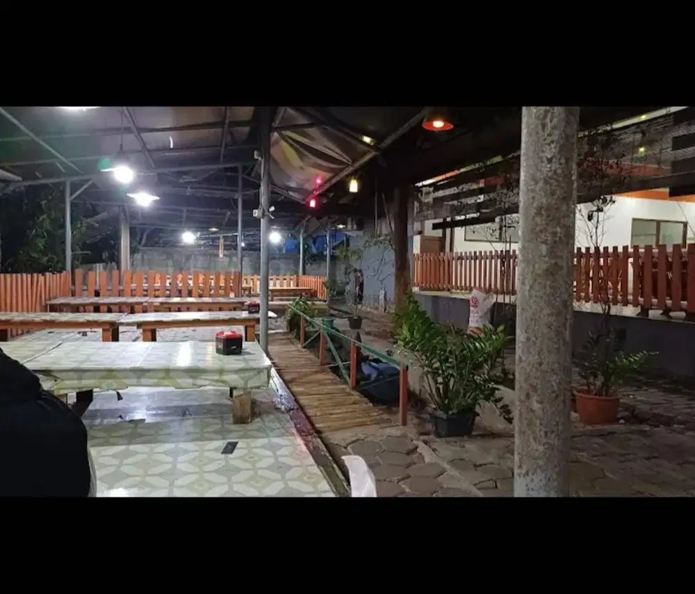 Disewakan lahan dan bangunan cocok untuk cafe di Grand Wisata,bekasi