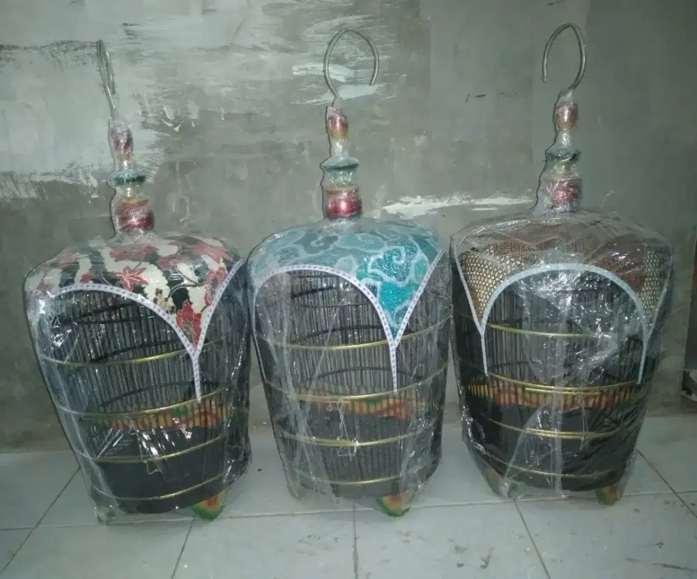 DIJUAL BORONGAN 3 SANGKAR PERKUTUT KAIN BATIK