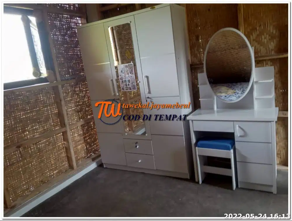 SET KANTOR PAKET LEMARI PAKAIAN MINIMALIS DAN MEJA RIAS MINIMALIS