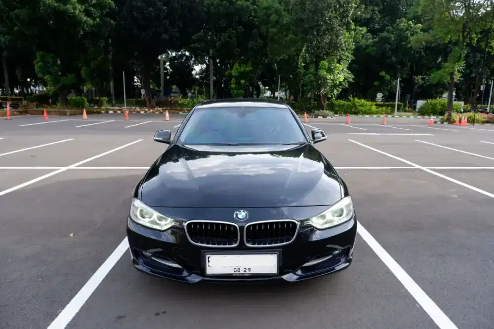 BMW 320i F30 2014