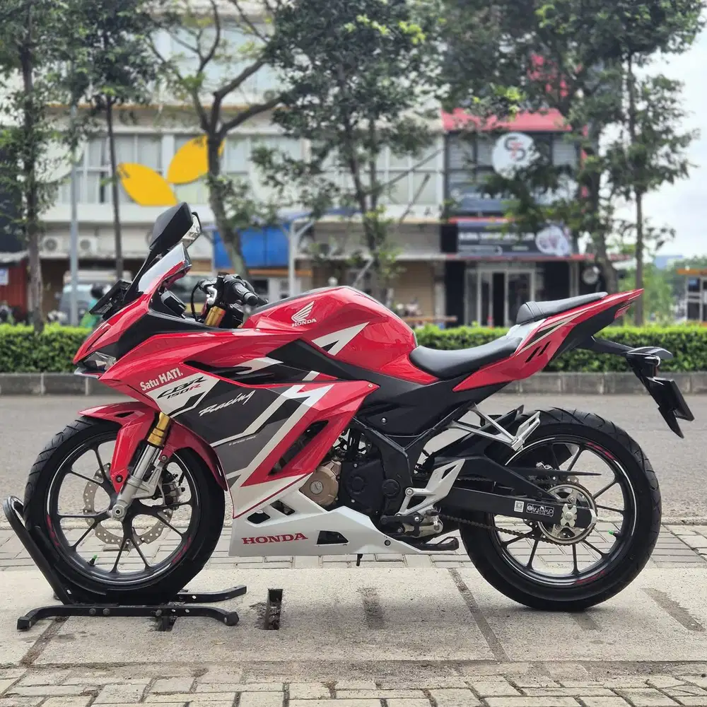 HONDA NEWCBR 150R NON ABS 2023 RED RACING KM 200 PAJAK ON TINGGAL GAS
