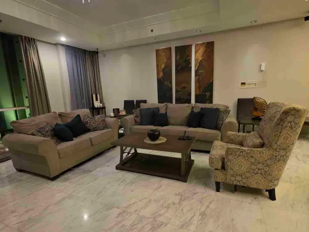 Apartemen luxury The Peak full furnished type 3BR private lift