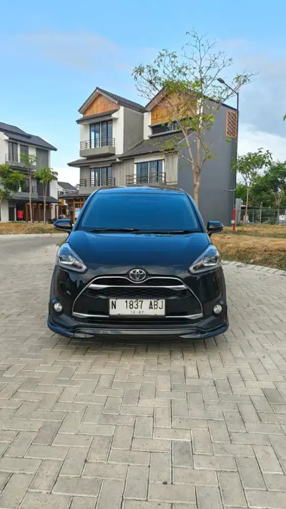 Toyota Sienta 1.5 Q CVT Bensin 2017