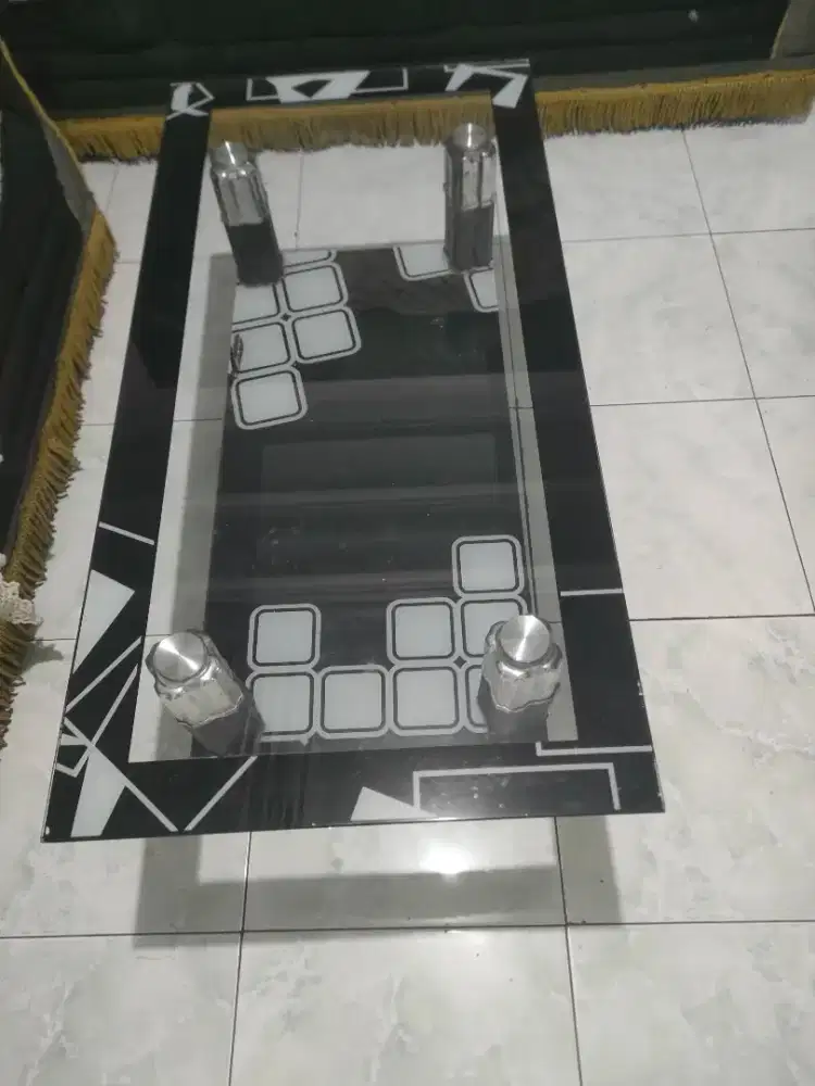 Jual Sofa 1 Set + Meja Kondisi cukup Bagus, Minus Kaki 1 Rp 1 jt net