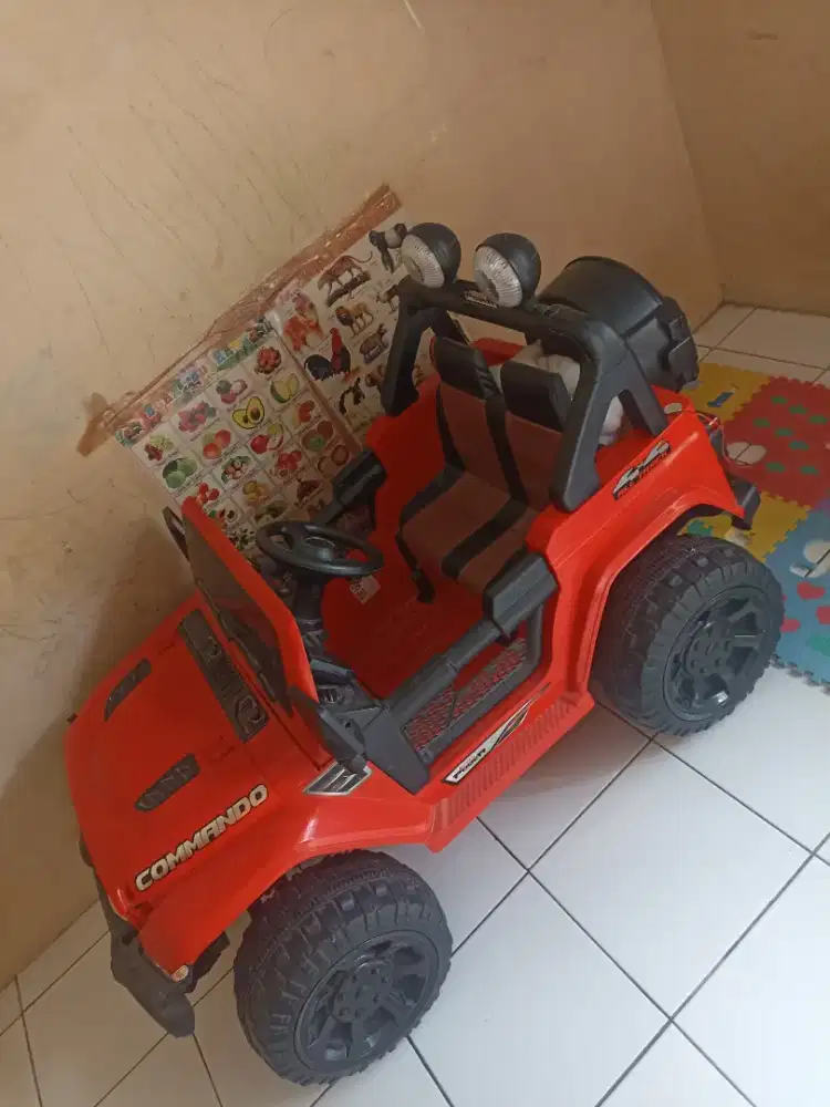 MAINAN MOBIL JEEP COMANDO ANAK