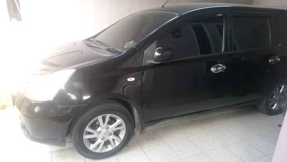 Nissan Grand livina 2012