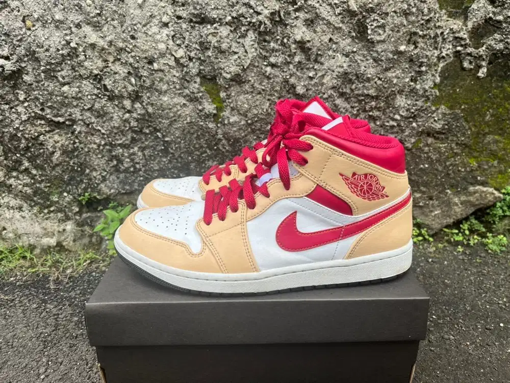 Sepatu Nike Air Jordan 1 Mid Beige Red White