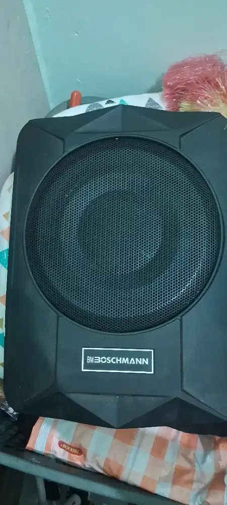 Subwoofer kolong mobil merk Boschman
