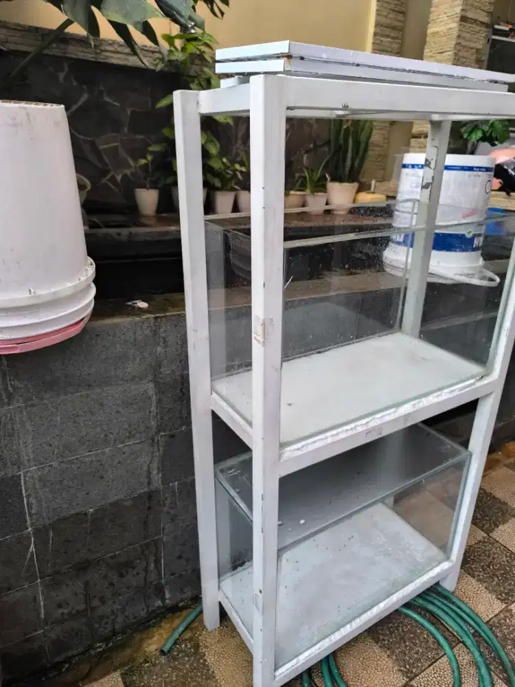 Rak 3 susun + akuarium  (bekas)