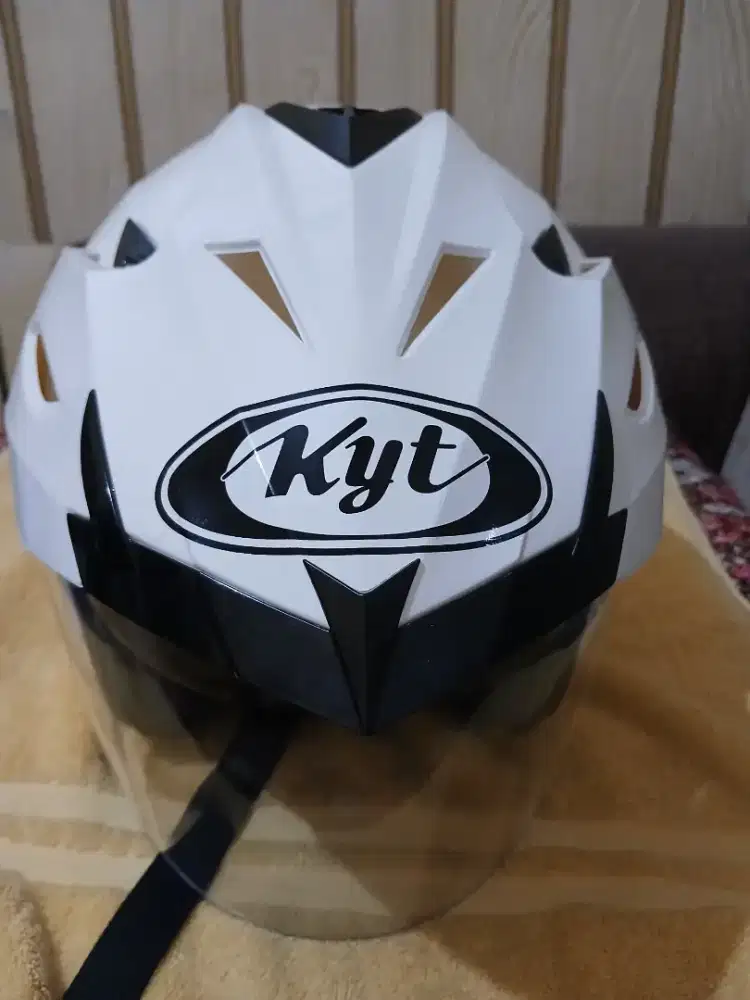 Helm KYT original uk L, w Putih