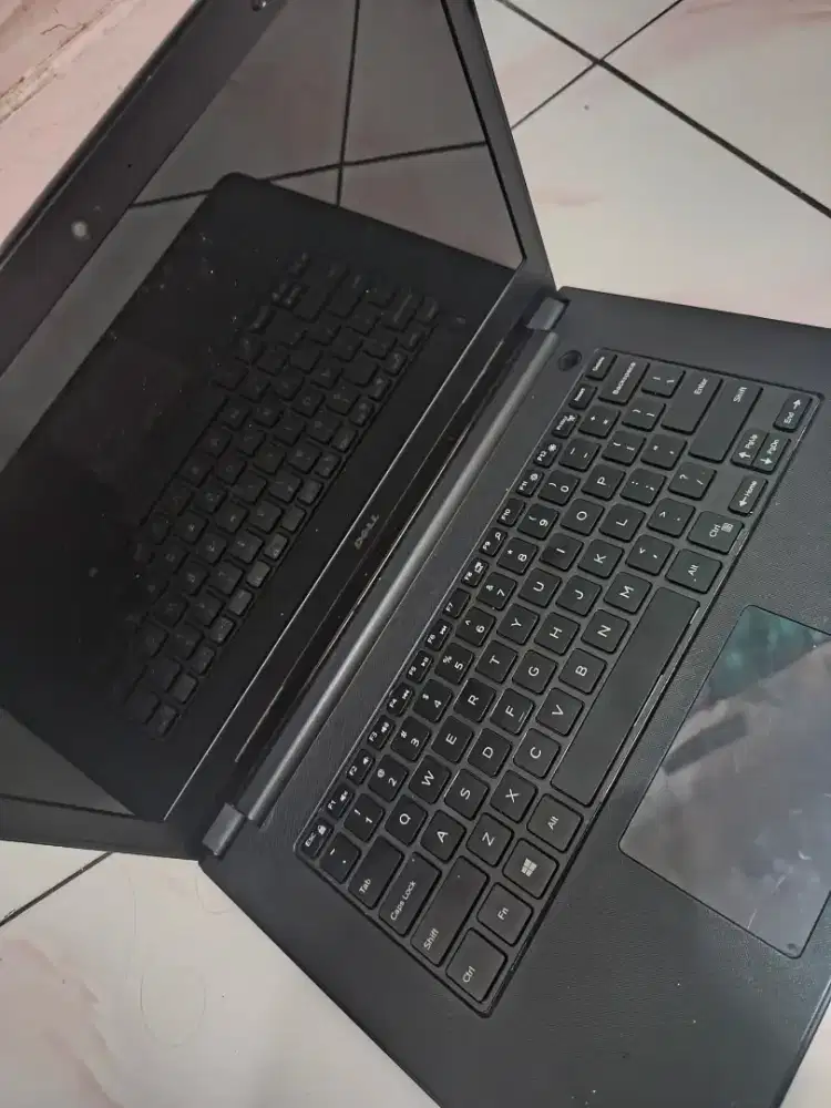 Laptop Dell Core i3 Gen 4 RAM 4GB Windows 10 Pro.
