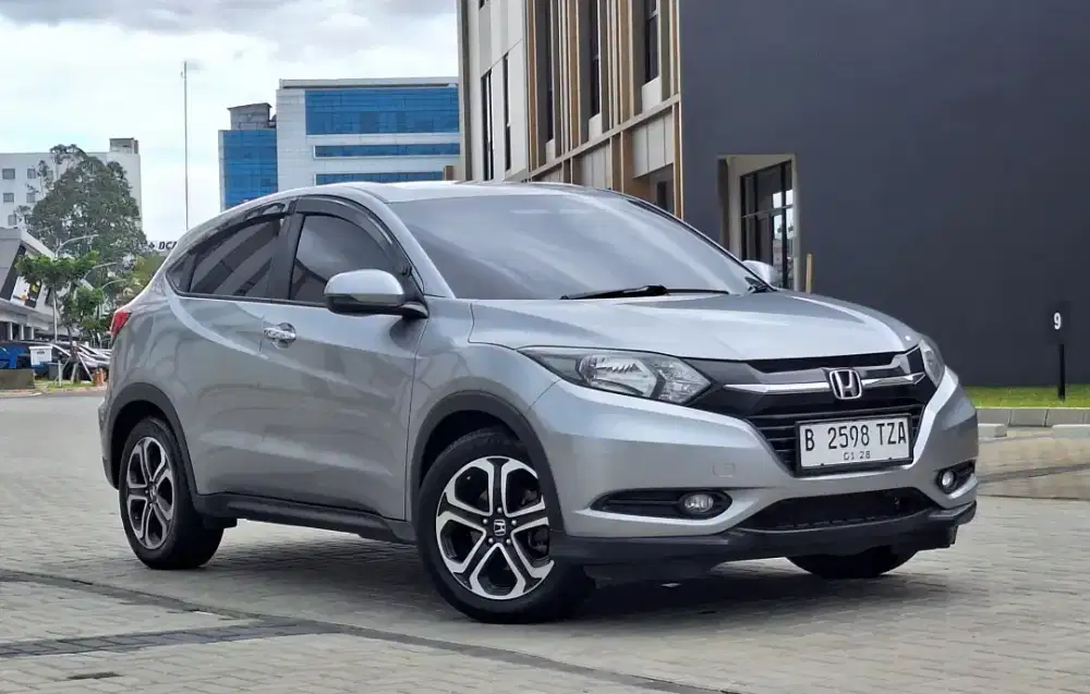 ( TDP : 4jt ) Honda HRV E 1.5 CVT/Metic 2017