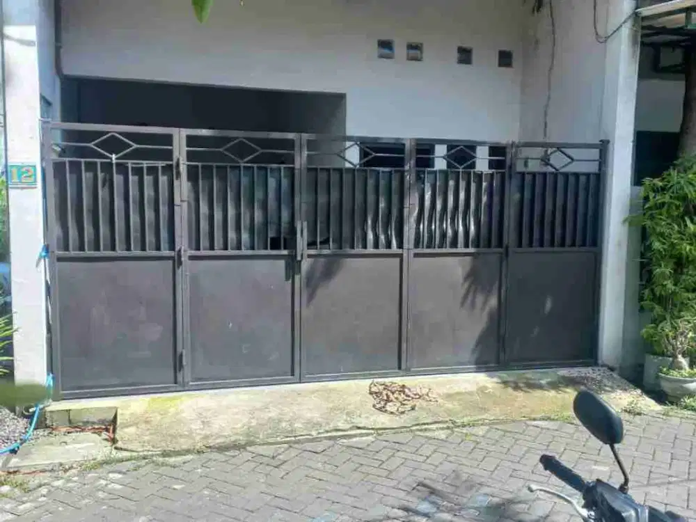 Dijual Rumah Siap Huni 
*Lokasi Kedurus Dukuh Surabaya*

Spesifikasi :

- Luas Tanah 57,5 m2
- Luas Bangunan 57,5 m2 
- Dimensi  5 x 11,5 
- Kamar Tidur  1
- Kamar Mandi  1
- Air pdam
- PLN 1300 watt
- Hadap barat
- Row Jalan 4 meter
- Surat shm

*Turun H