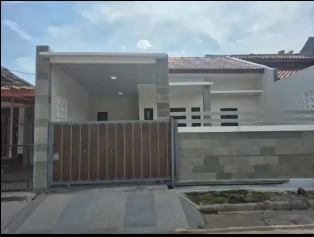 Rumah baru siap huni di komplek Antapani Bandung SHM