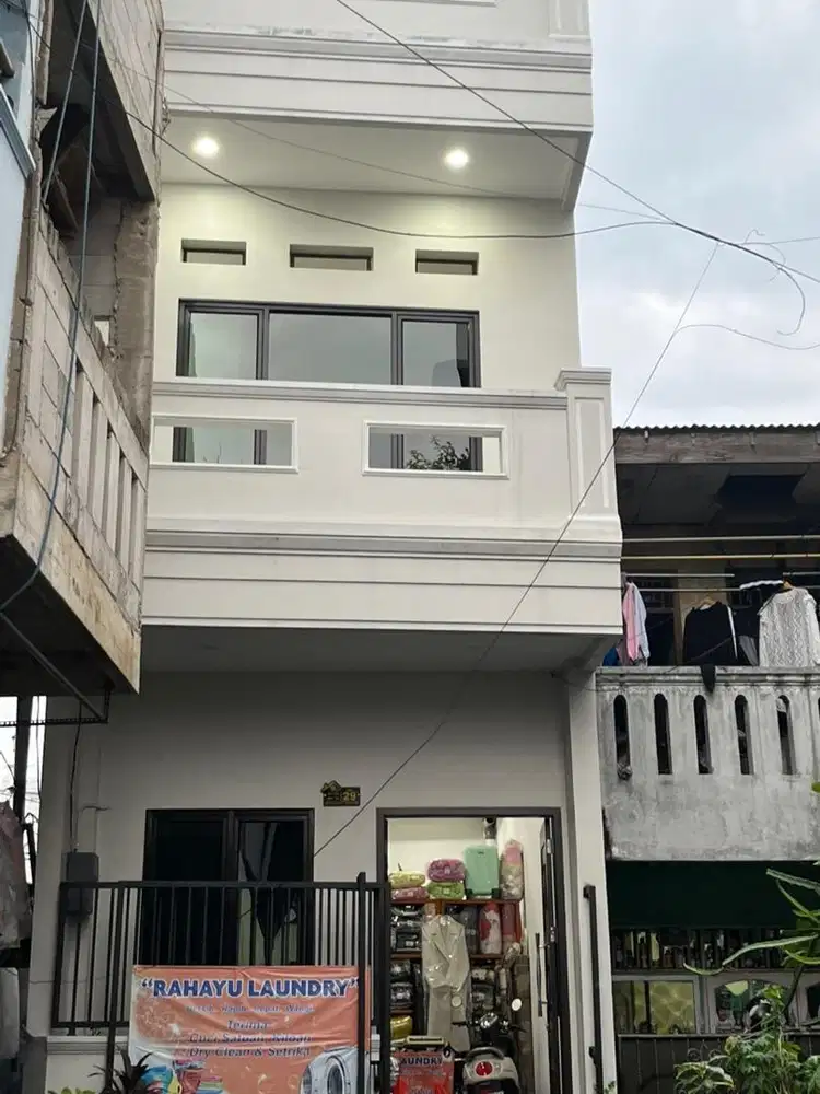 Dijual Rumah Usaha 3 Lantai Bangunan Baru dan Bagus