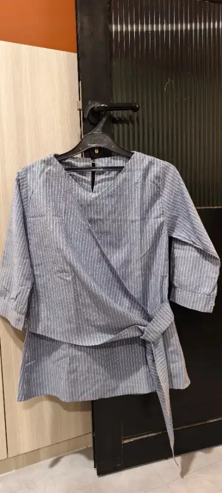 Blouse lucu biru strip putih size S
