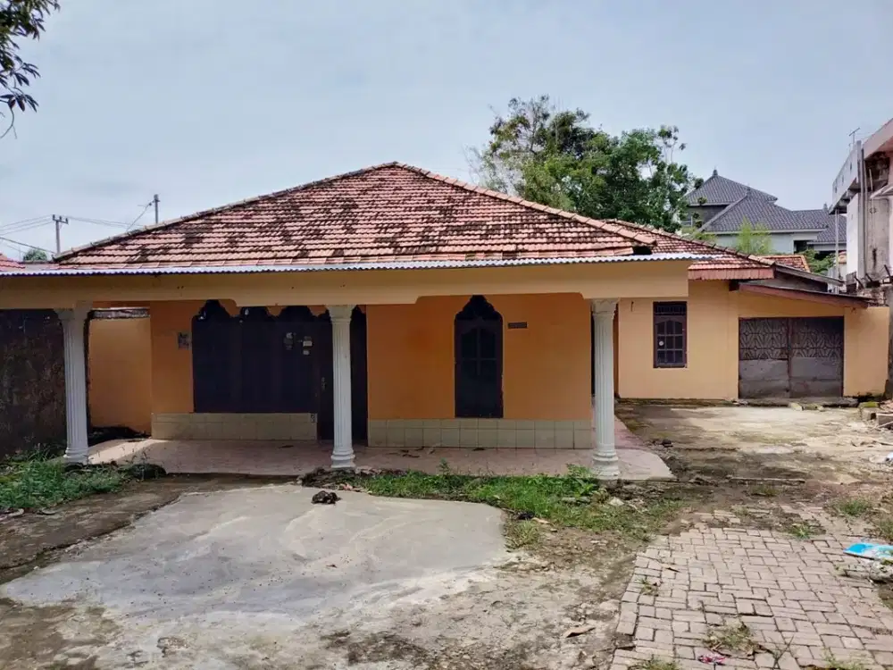 DIJUAL RUMAH HALAMAN LUAS KAWASAN DEMANG LEBAR DAUN PALEMBANG