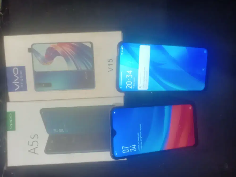 2 unit hp Oppo a5s dan Vivo v15 take all