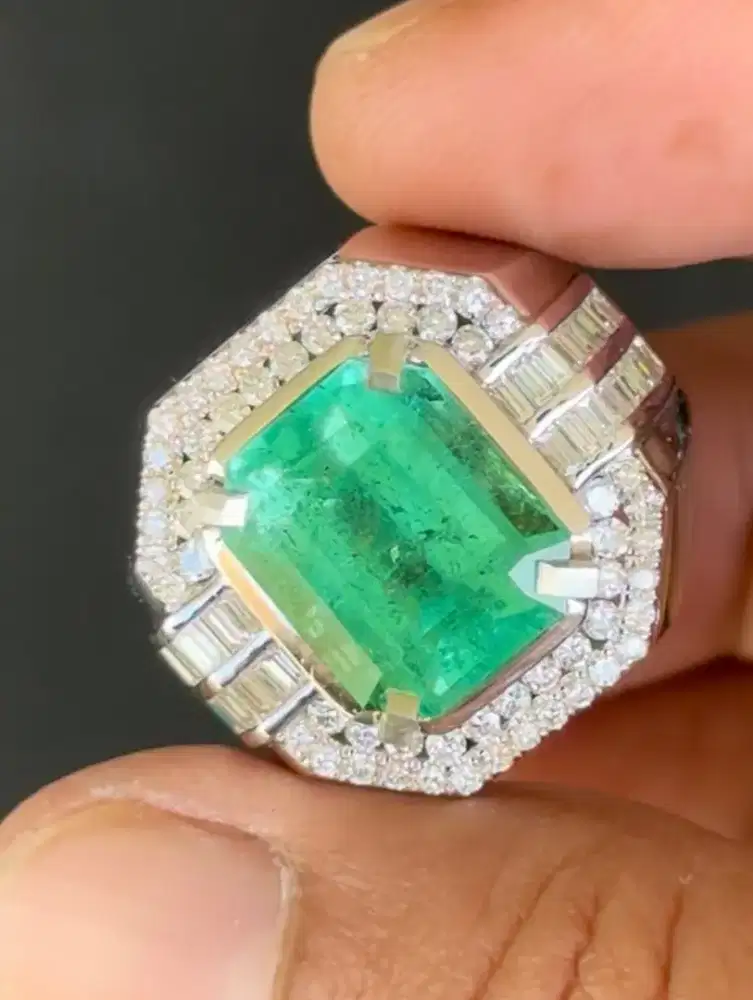 Nego , Permata Emerald Colombia