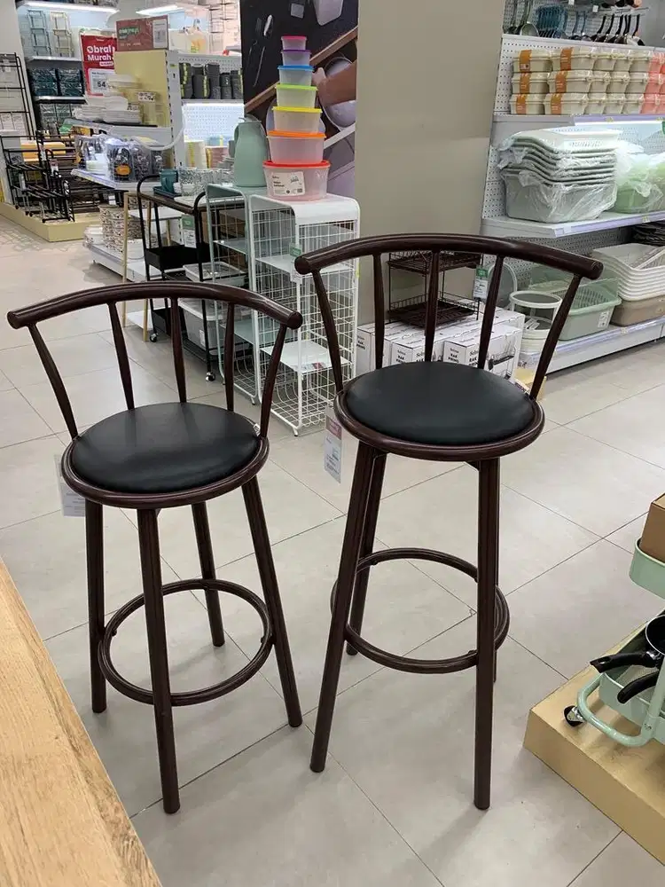 Barton swivel bar chair