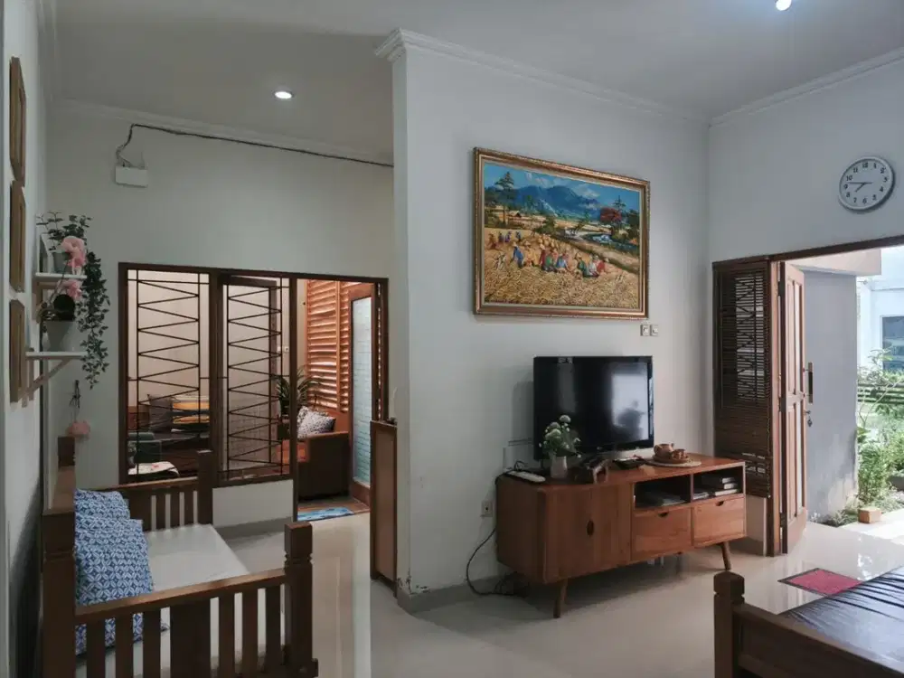 JUAL MURAH RUMAH MEWAH UTARA HOTEL HYATT JOGJA, DALAM PERUMAHAN DAN KOLAM RENANG