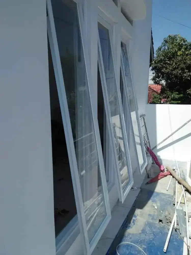 Pemasangan kusen pintu dan jendela aluminium