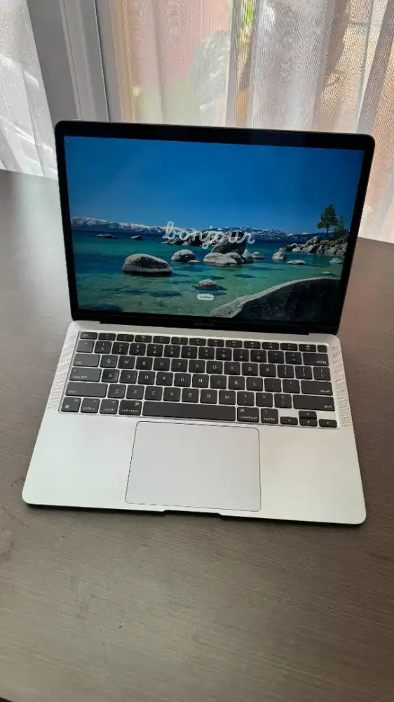 Jual MacBook Air M1 2020 Silver RAM 8GB SSD 256GB Fullset