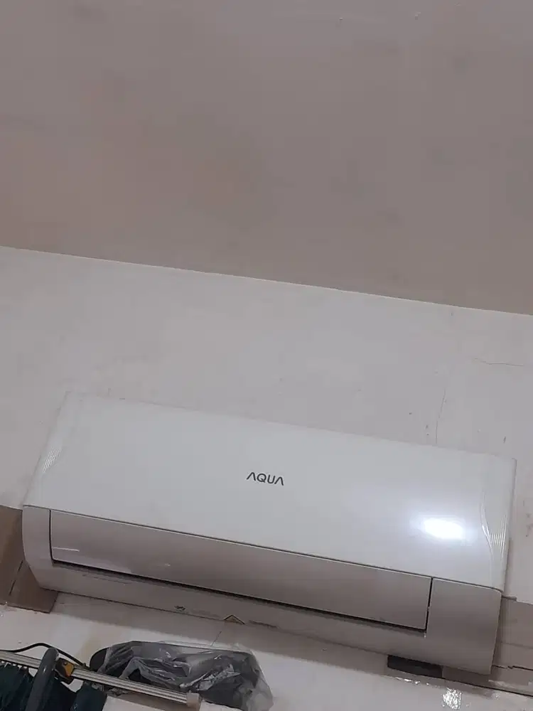 Dijual AC merk AQUA ½ PK  (like new)