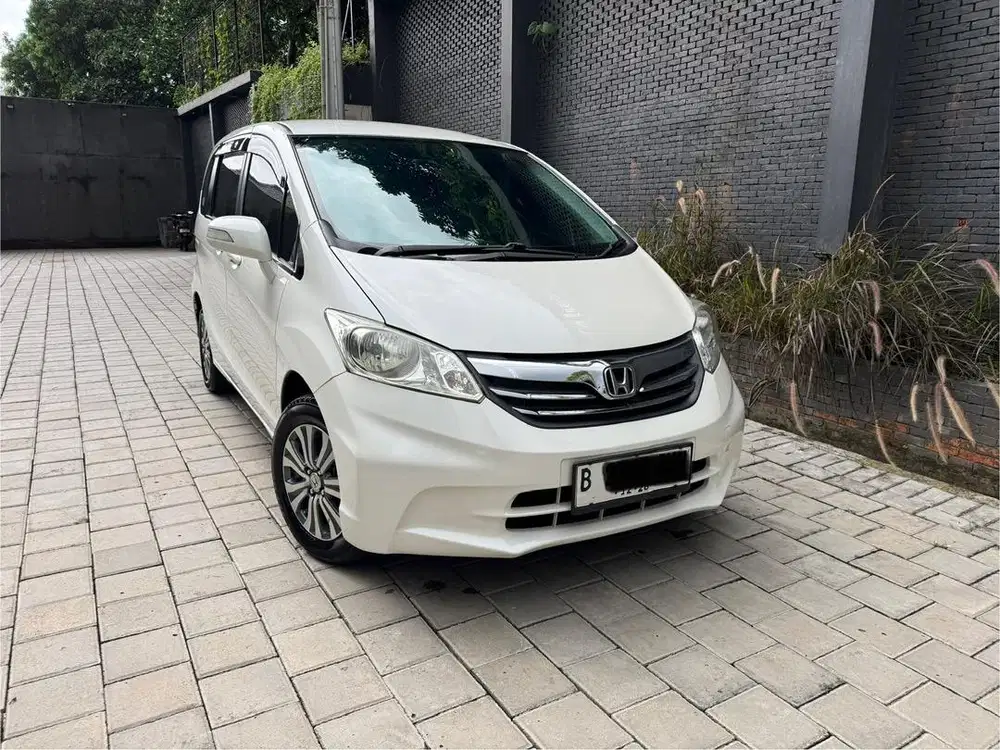 Honda Freed E PSD 2012 Facelift Putih