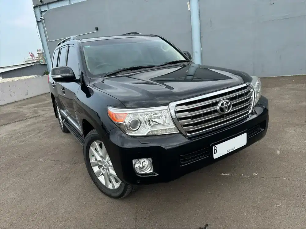 TOYOTA LAND CRUISER DIESEL VX200 AT 2014 BLACK ON BEIGE LOW KM TOP