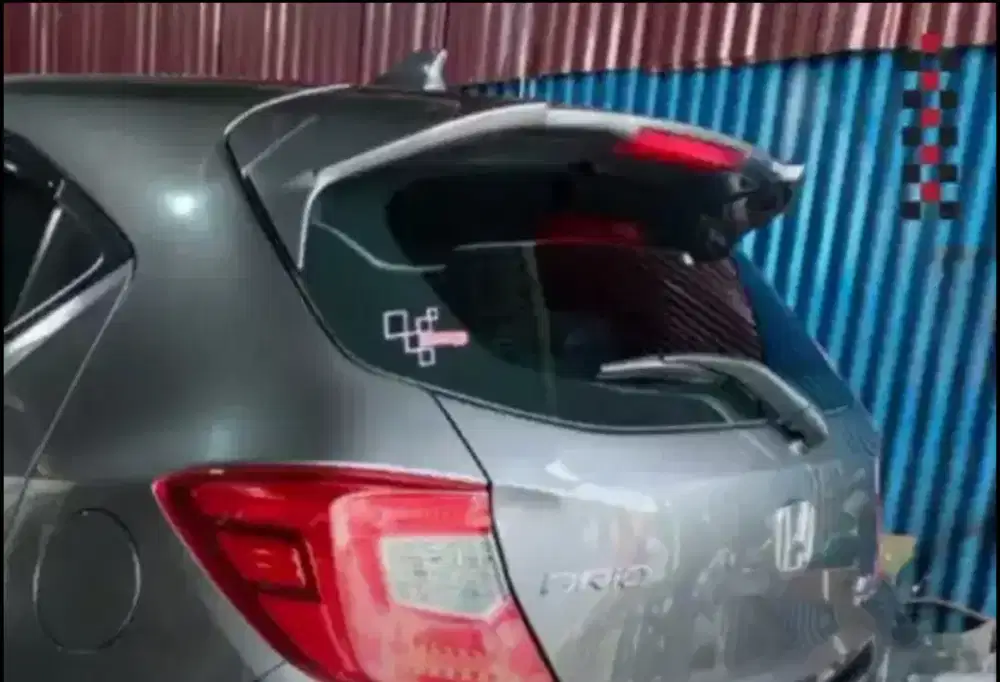 Spoiler atas Honda Brio