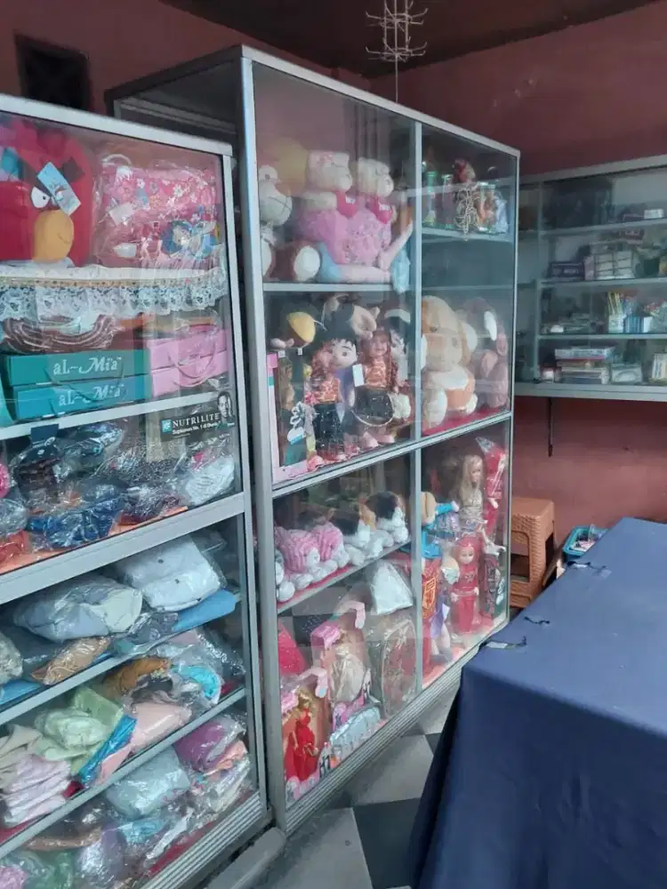 Etalase kaca 200x200