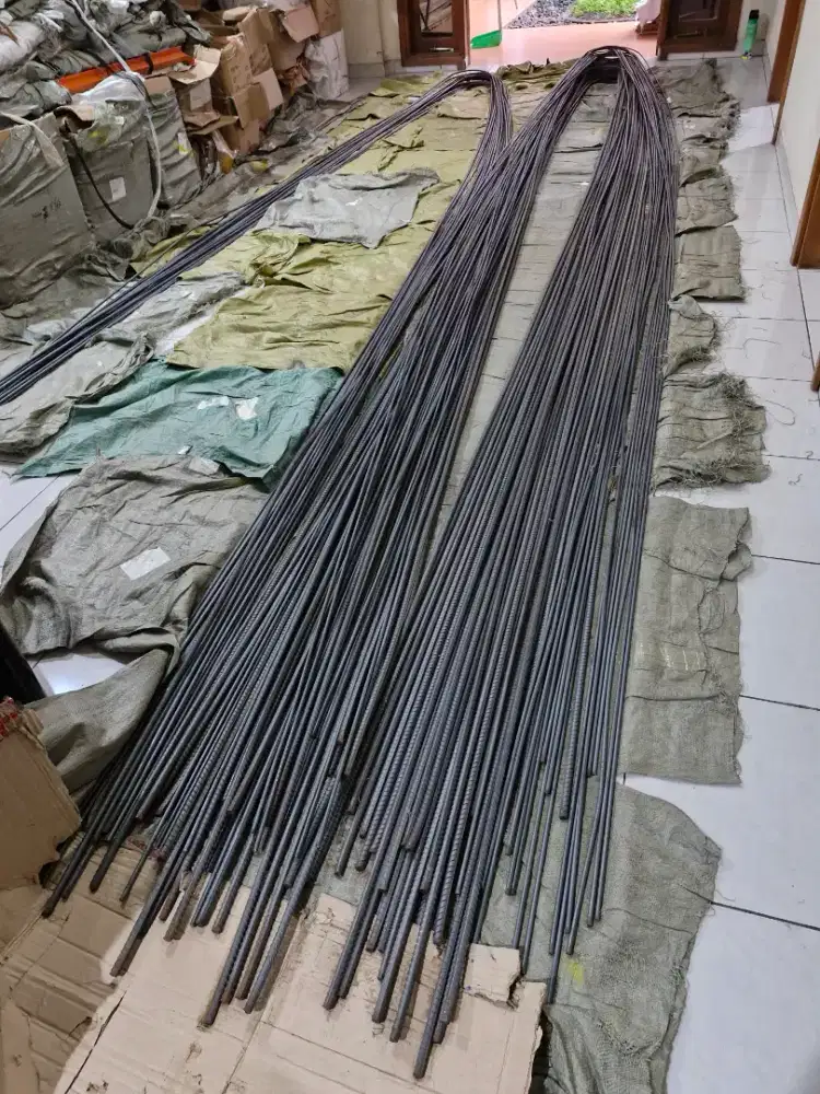 Besi Beton Ulir Besi Polos dan Kayu Meranti Kayu Kaso Balok Papan