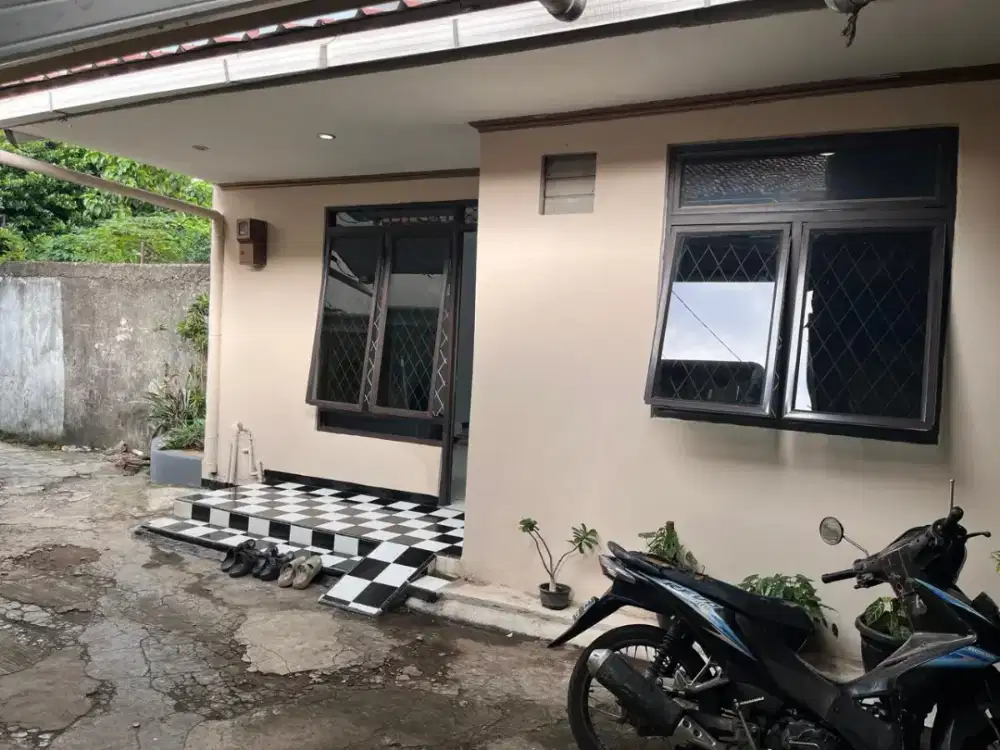 DI KONTRAKAN RUMAH PERTAHUN JAKARTA TIMUR