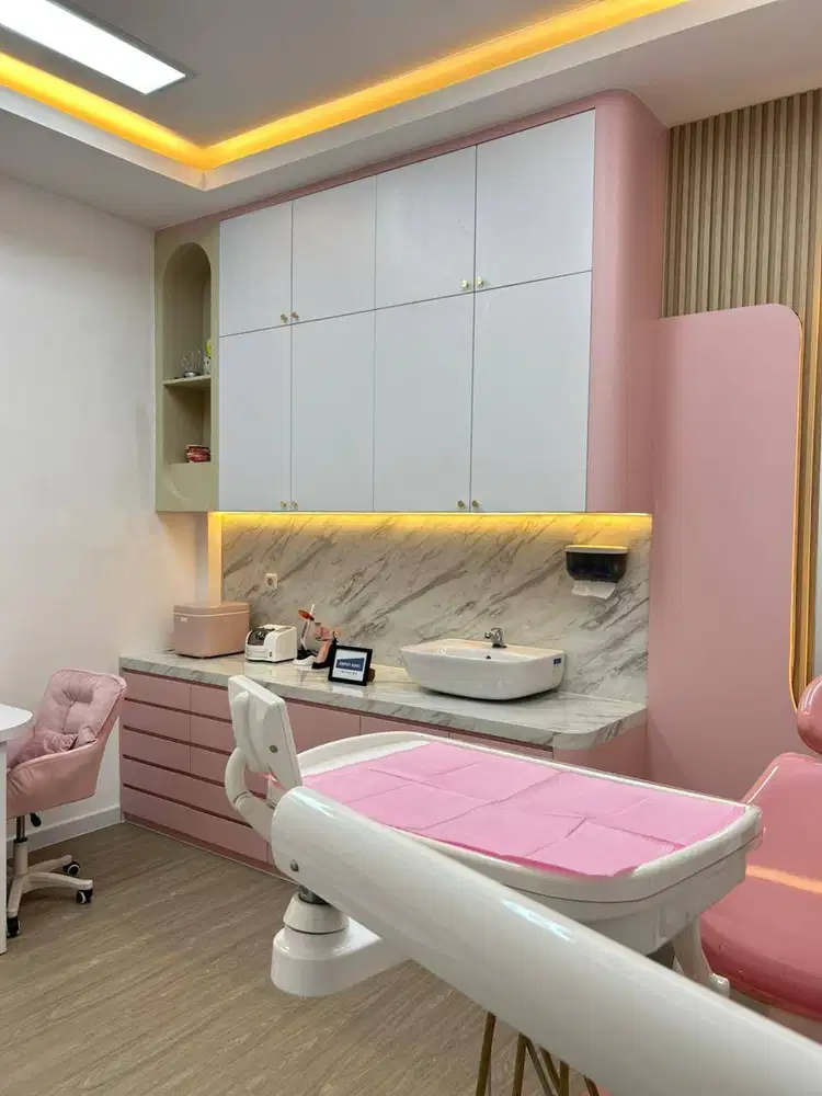 Interior custom untuk klinik. kantor. cafe. hotel. apartemen set