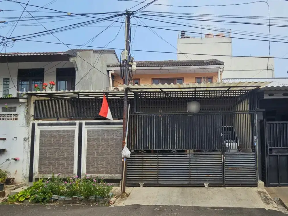 Rumah 2 lantai di lokasi strategis di Kompleks Carina Sayang di Cengkareng, Jakarta Barat