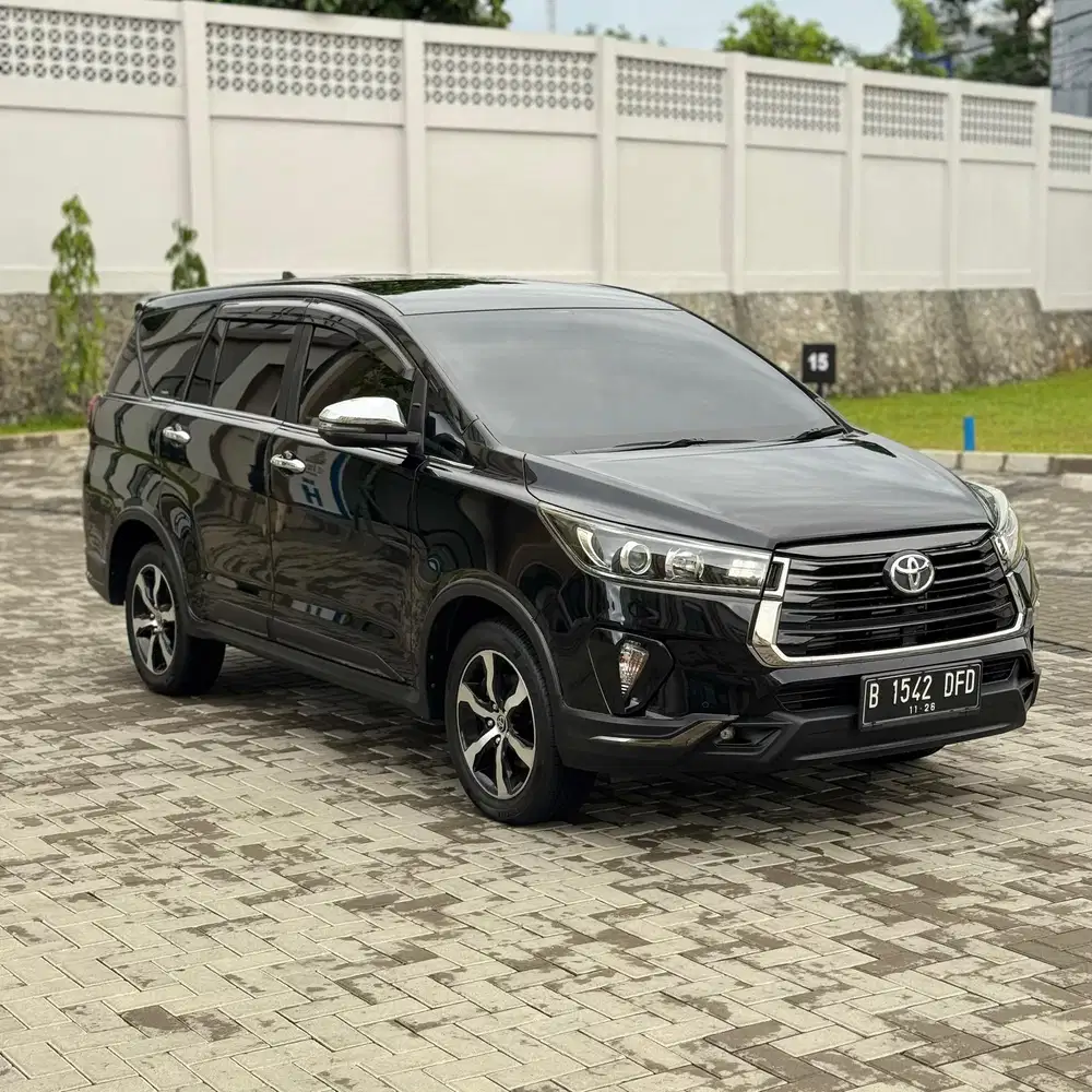 Toyota Kijang Innova Venturer 2.4 Diesel Matic 2021 Hitam AT Solar