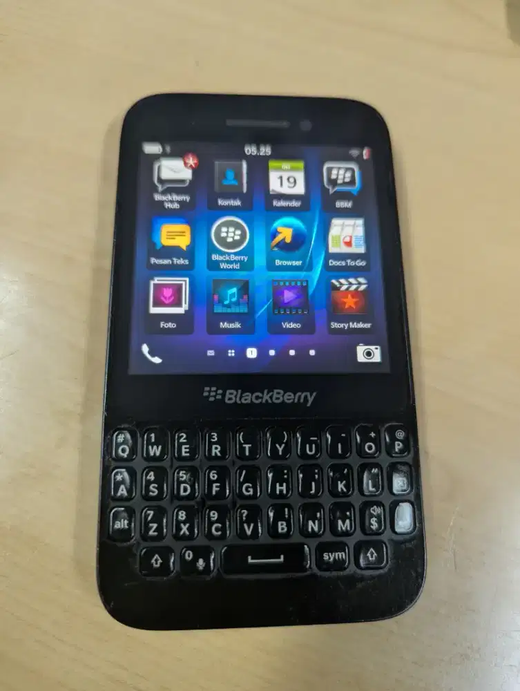 Blackberry Q5 black mulus
