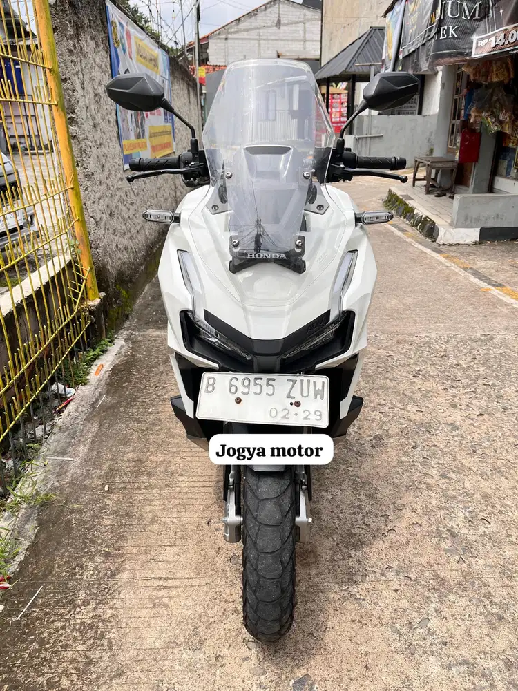 (A) Honda Adv 160 CBS Tahun 2024