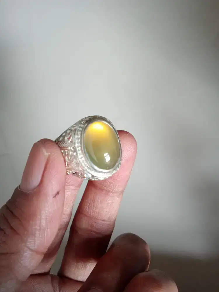 Batu cincin idocrase neon