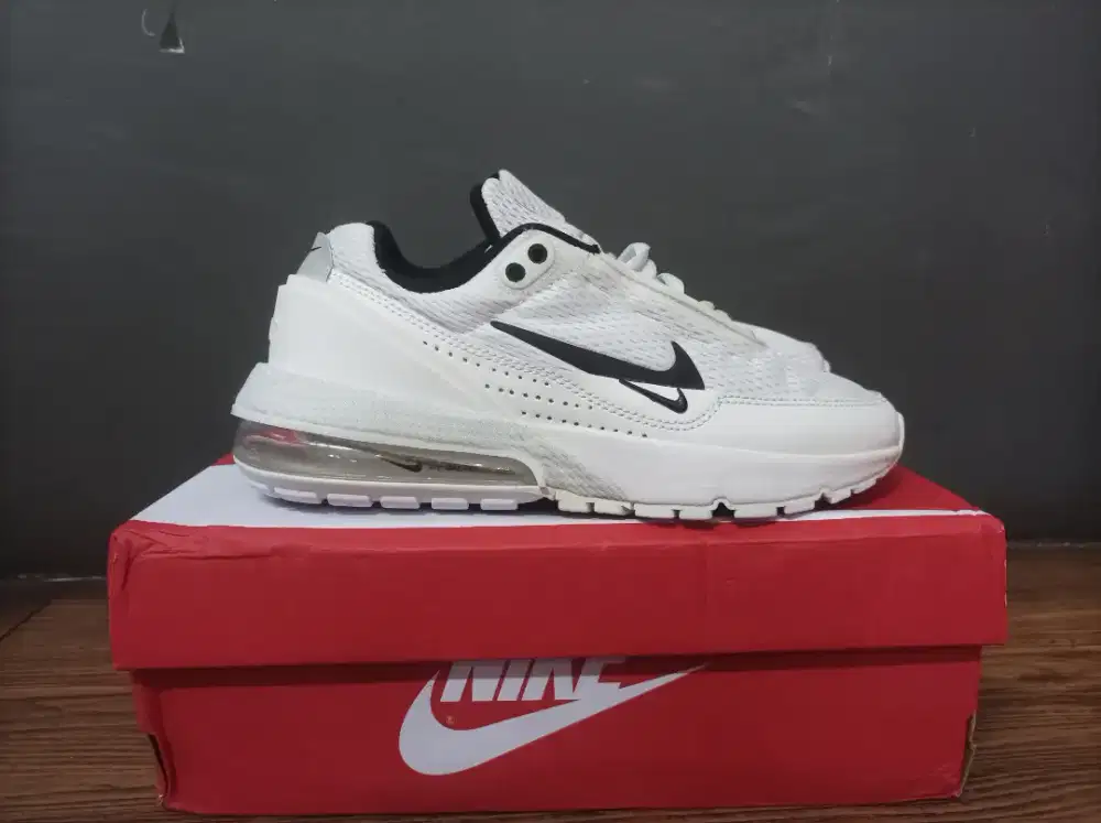 Nike Air max Pulse white black