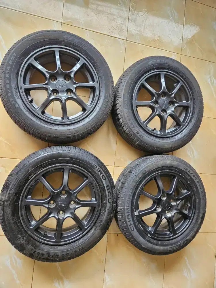 Jual velg orisinil Ayla 2023
Ring 14 + Bonus ban