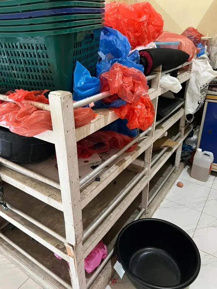 Rak jualan sembako atau sayuran