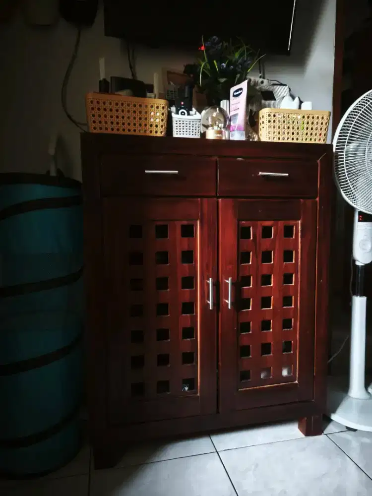 Lemari sepatu kayu jati jepara