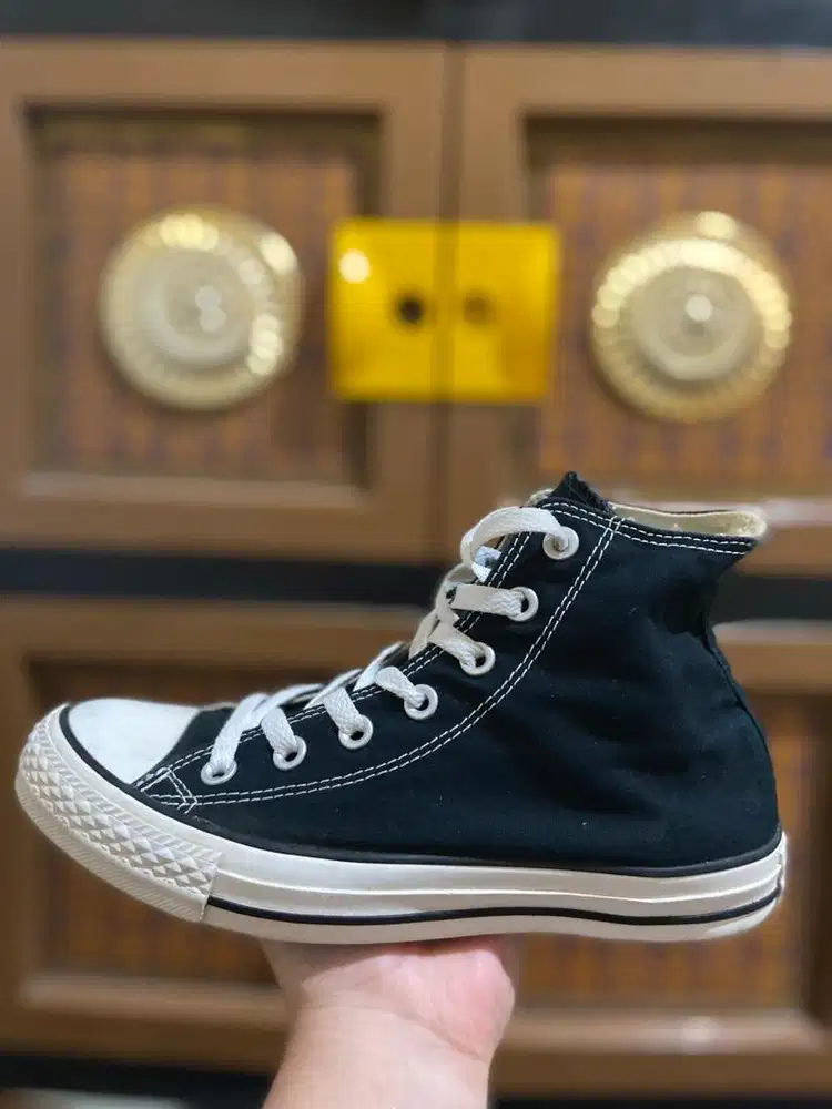Dijual sepatu Converse Chuck Taylor All Star High-Top