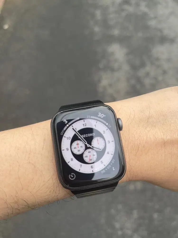 apple watch 5 size 44m