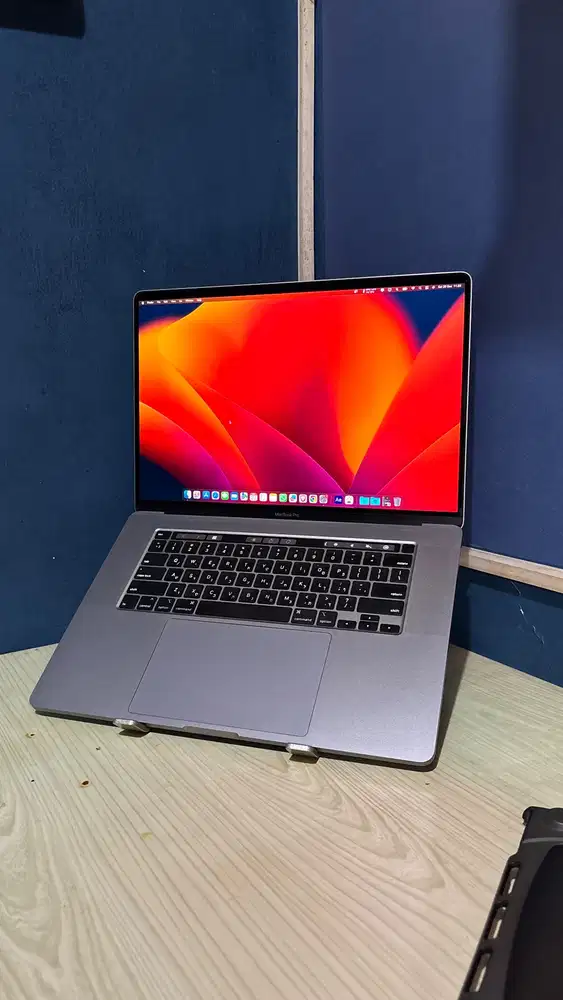 MacBook Pro 2019 i9 32/512 Dual VGA Touchbar GPU 8GB | CTO