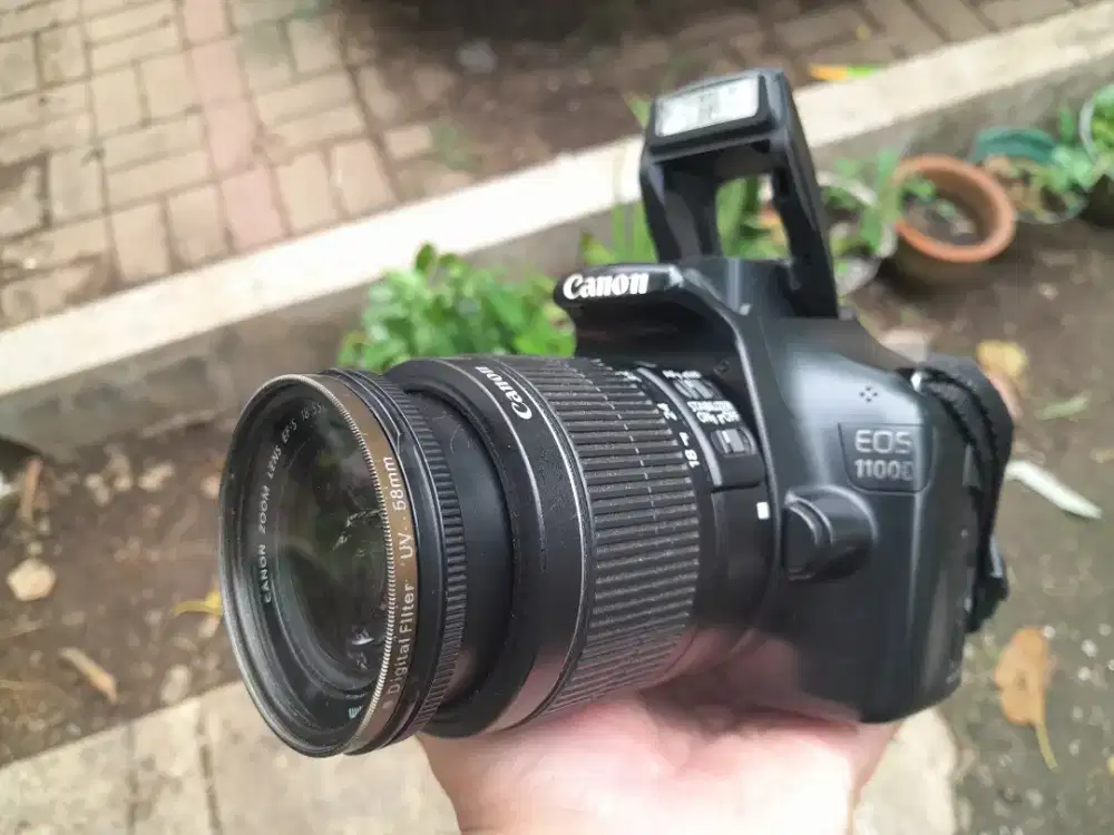 Kamera DSLR Canon 1100D
