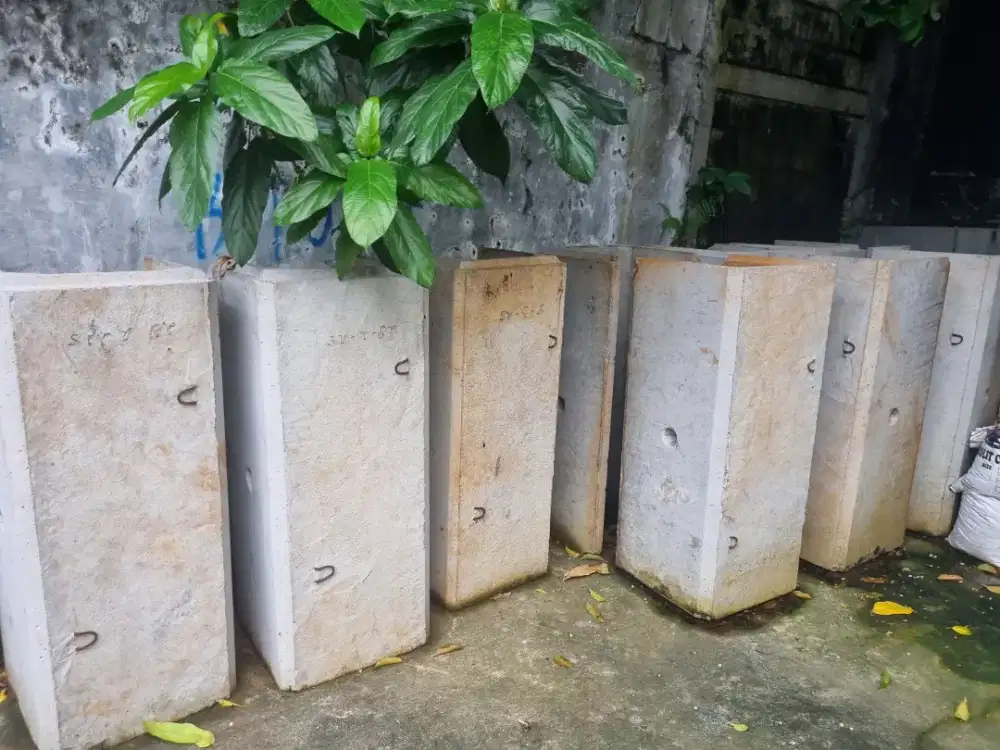 Dijual Uditch Uk. 40x40x120 cm